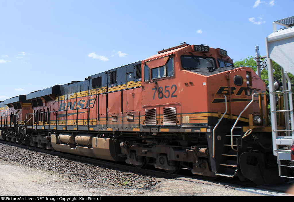 BNSF 7852